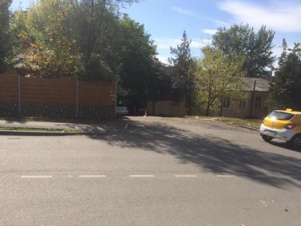 В Кисловодске «Мерседес» сбил бабушку с внучкой